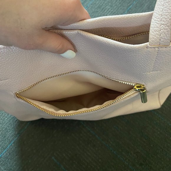 Pink Purse w/ Zipper Enclosures- Perfect for SPRING! 🌷 - Picture 3 of 8